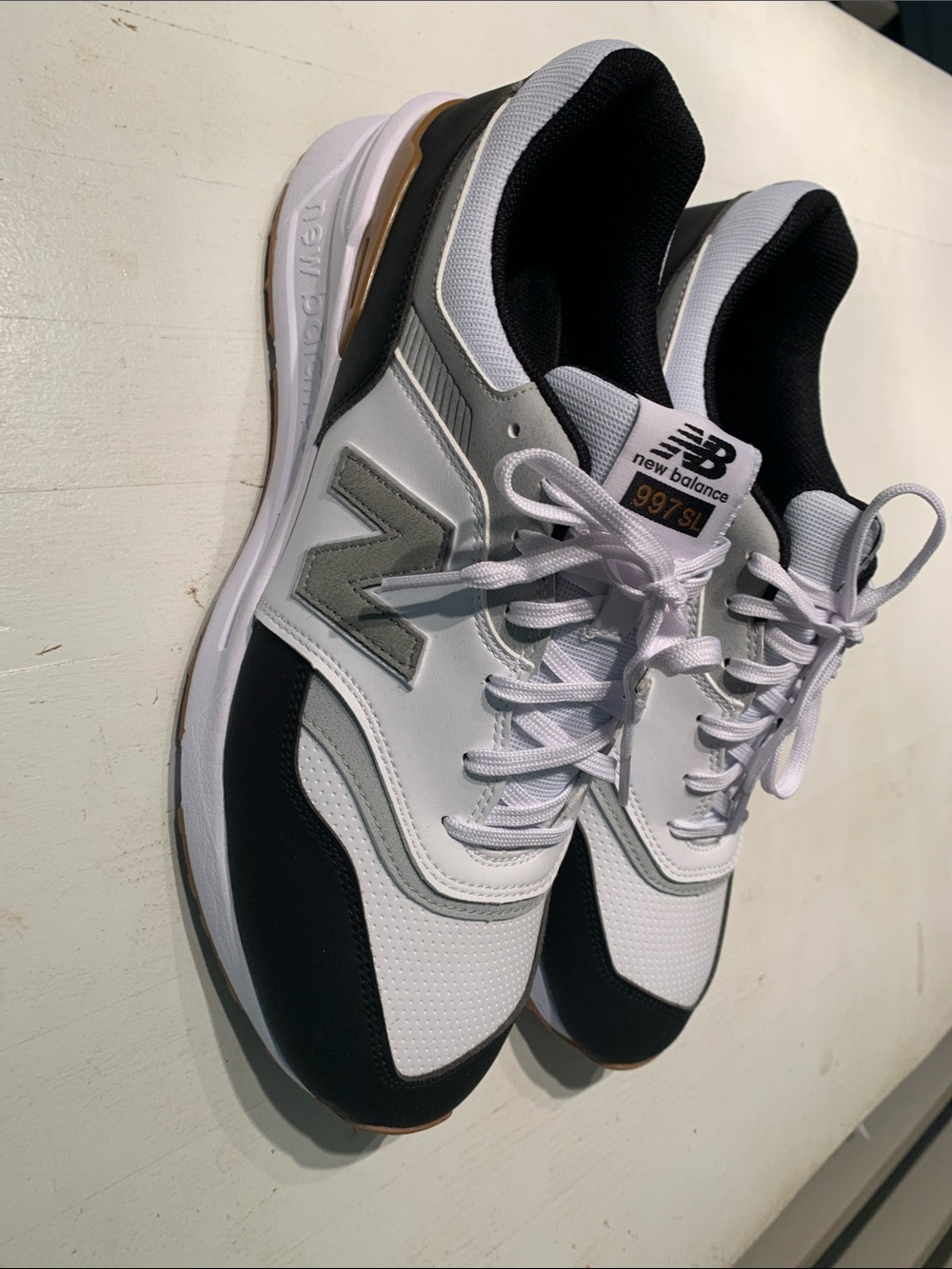 New Balance Mens 997SL White, Black & Gray Athletic Golf Sneakers